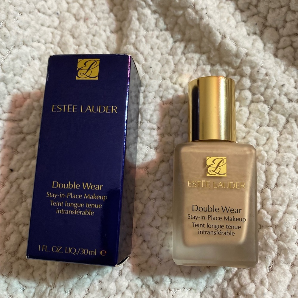 Estée Lauder- Double Wear Stay-in-Place Foundation